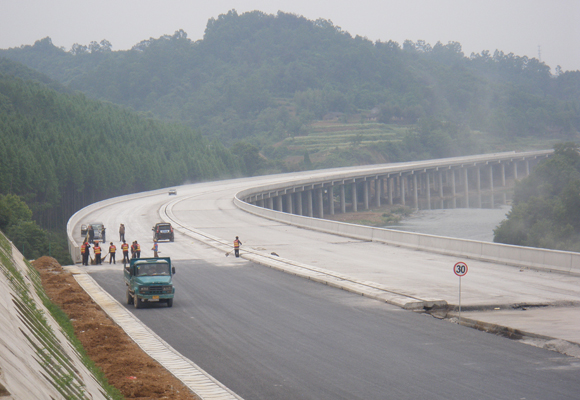 14、陜西省 十堰至天水聯(lián)絡(luò)線陜西境安康至漢中公路工程 響灘特大橋、桐車大橋、牧馬河大橋